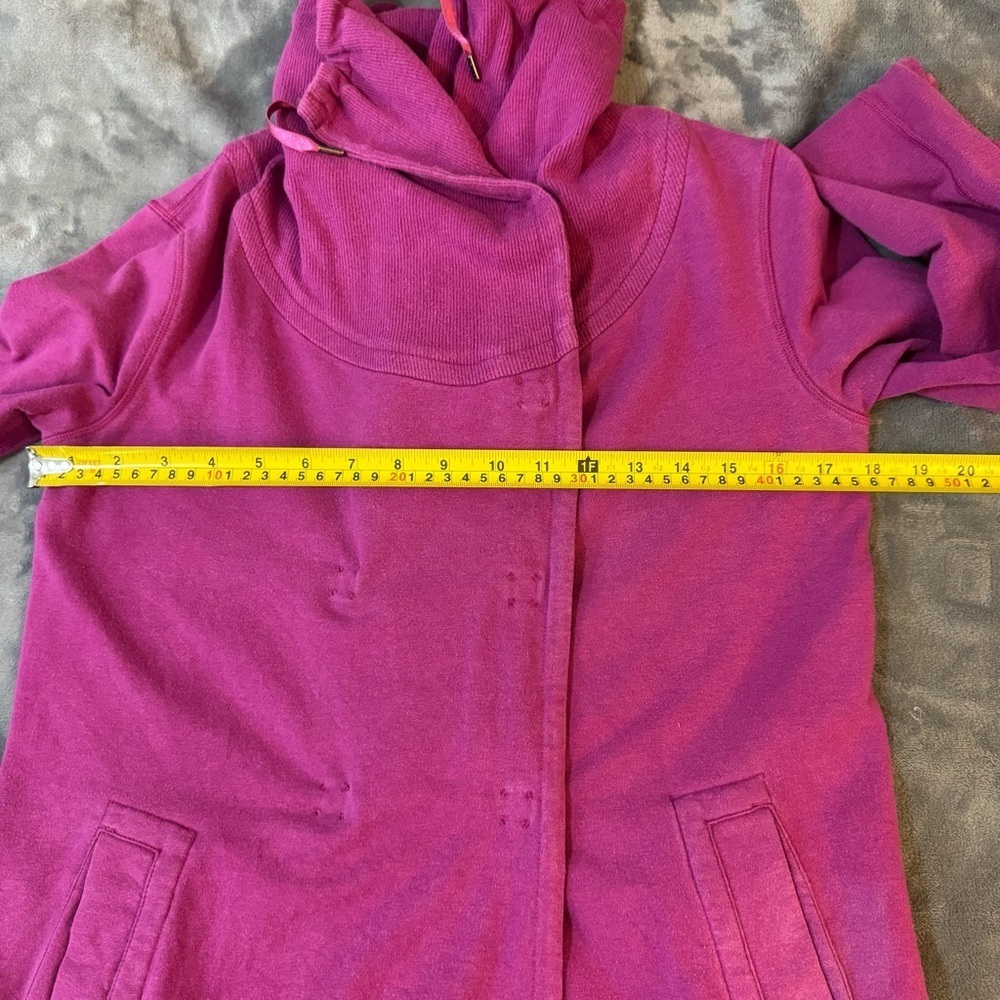Lululemon Gratitude Wrap
Heathered Raspberry

#163 - Picture 4 of 6